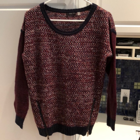 Navy/maroon acrylic sweater - Picture 1 of 6